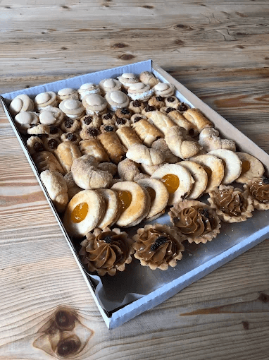Paczka mix ciast i ciasteczek z cukierni